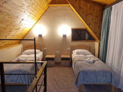 Gergeti Wood Hut For 4 People — Step Antsminda