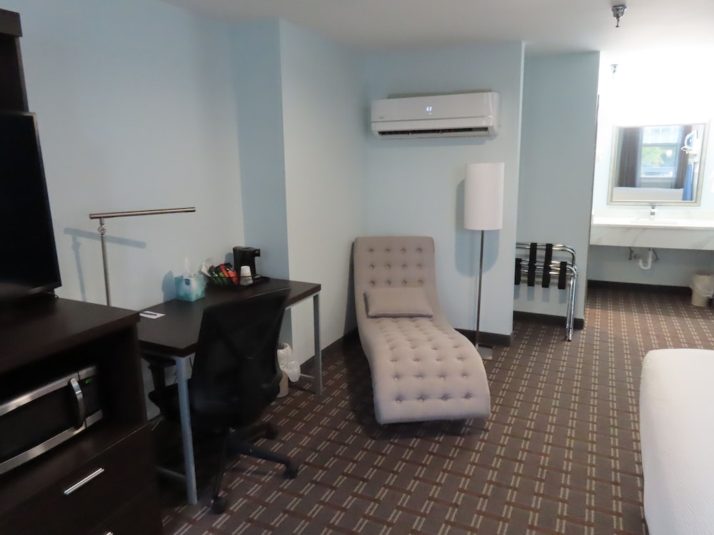 St. Charles Hotel - photo 22