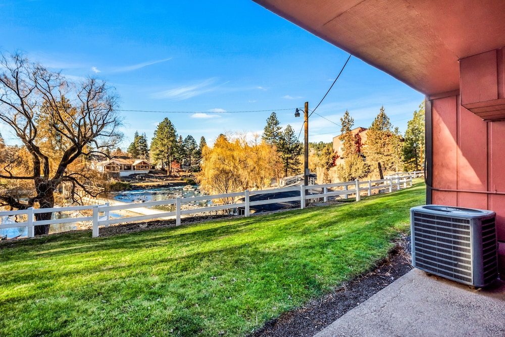 Bend Riverside Inn & Suites - photo 307