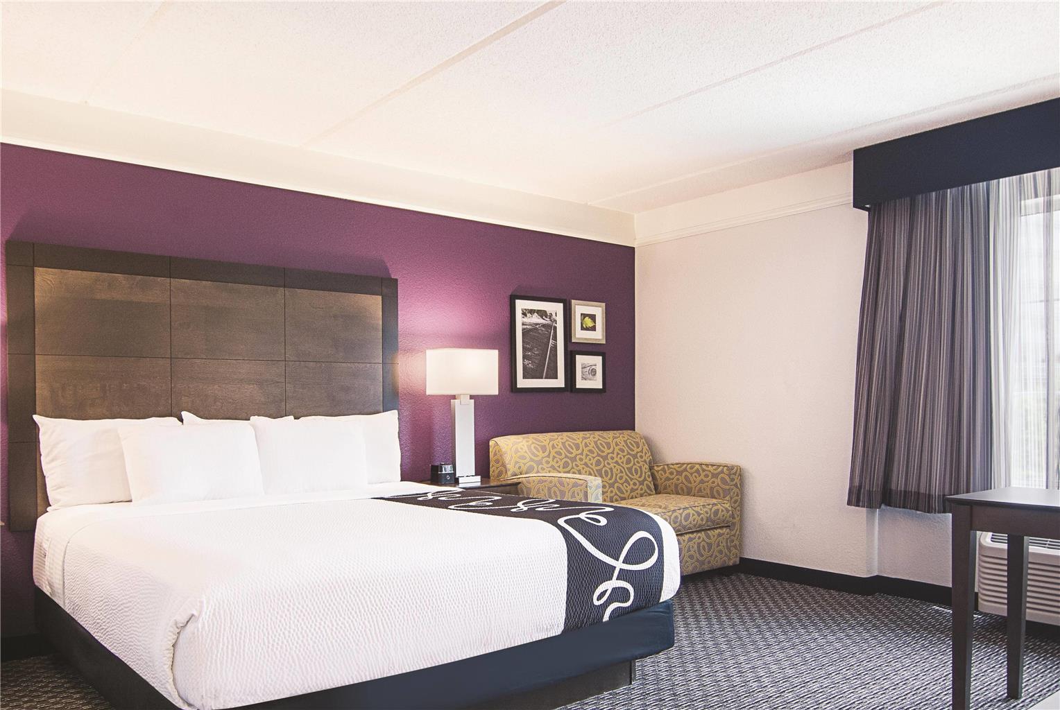 La Quinta Inn & Suites by Wyndham Atlanta Perimeter Medical - photo 13