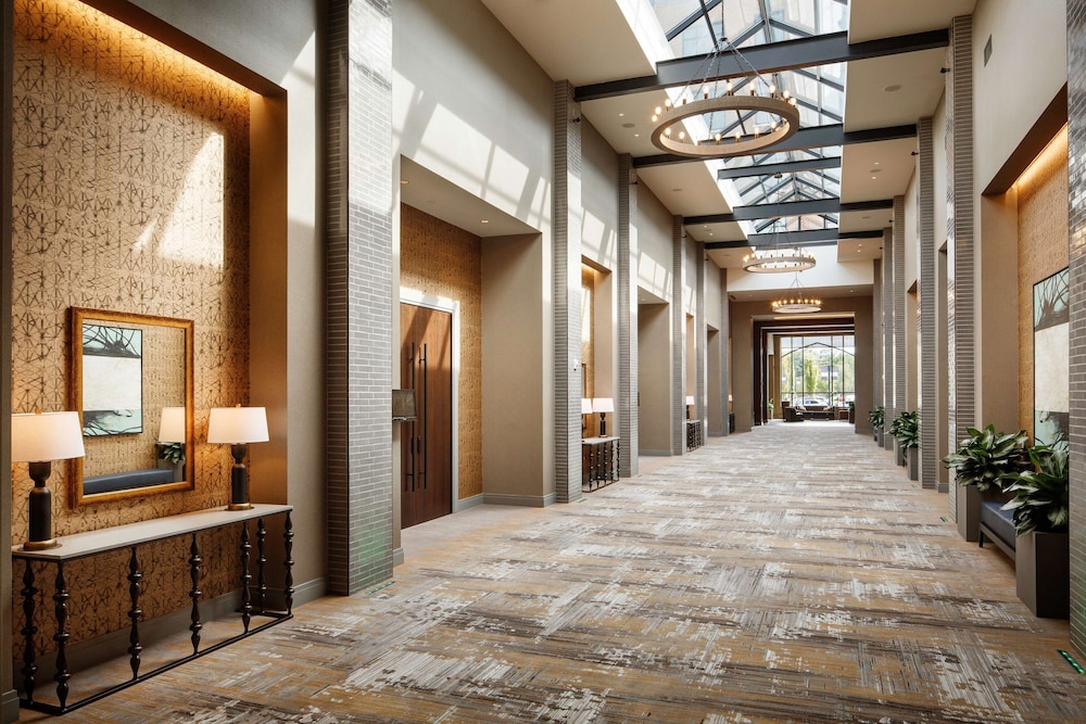 Embassy Suites by Hilton South Bend at Notre Dame - photo 29