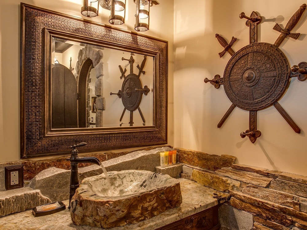 Storybook Riverside Inn - photo 23