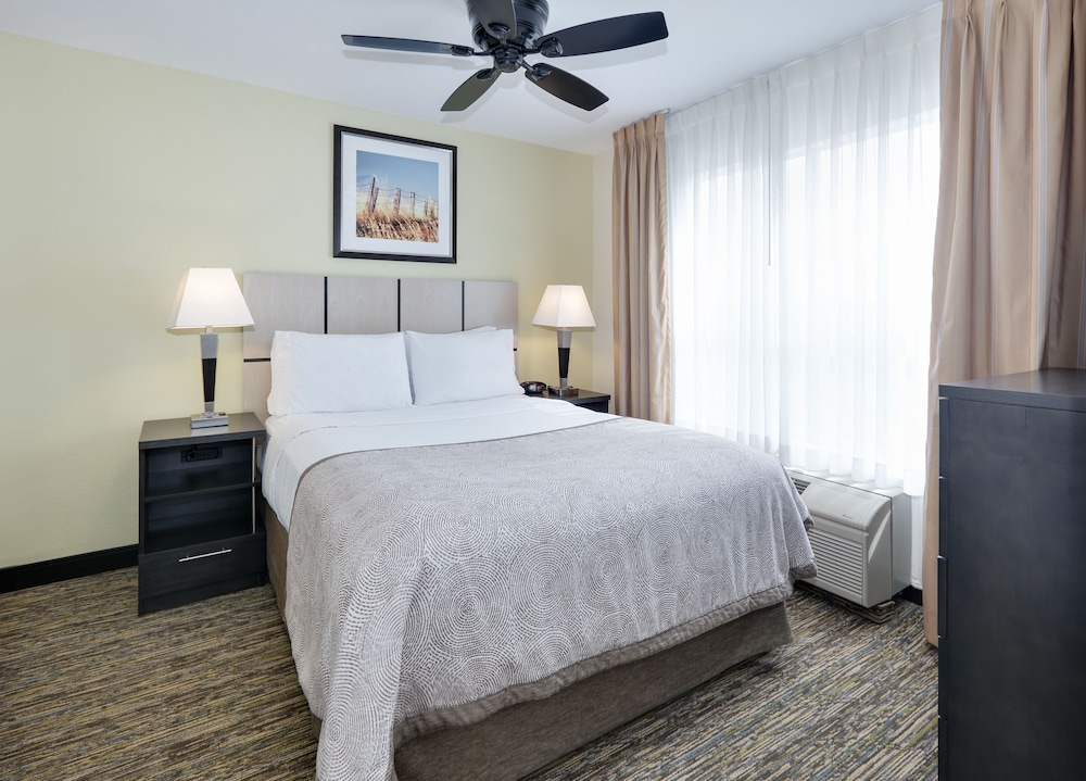 Candlewood Suites Market Center by IHG - photo 9