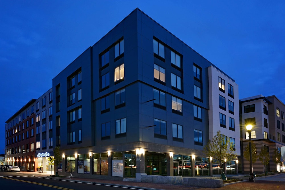 Hampton Inn Salem Boston - photo 44