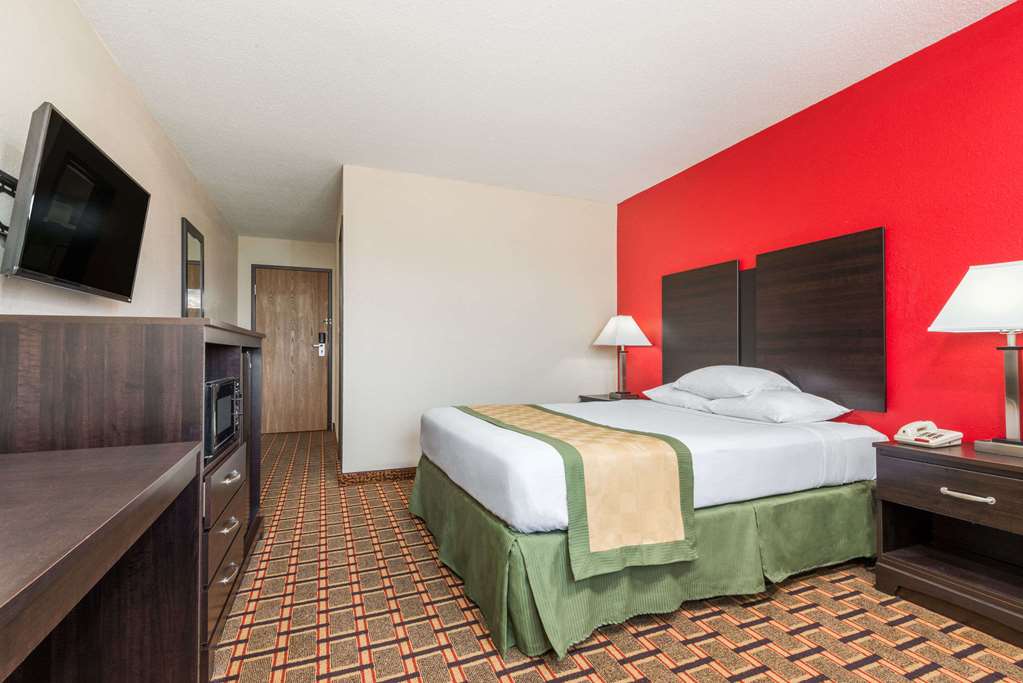 Days Inn by Wyndham Muncie Ball State University - photo 14