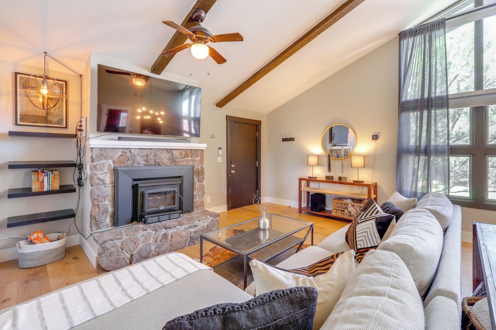 Townhome Near Dtwn Flagstaff: Grill Golf & Relax — 4-Star Luxury Hotel in Flagstaff, United States