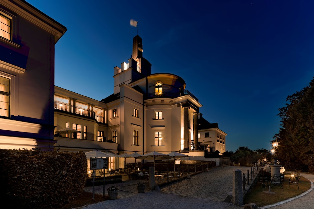 Schlosshotel Burg Schlitz — Guestrow — photo 2