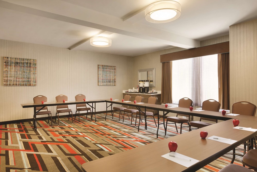 Hampton Inn Atlanta Buckhead - photo 23
