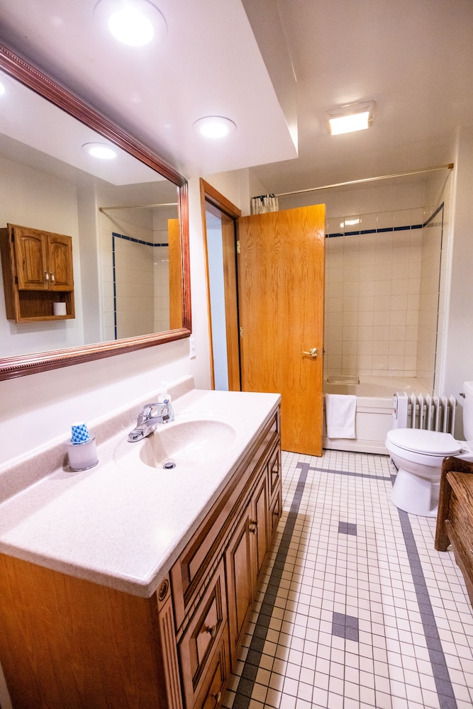 7 Gables Inn & Suites - photo 42