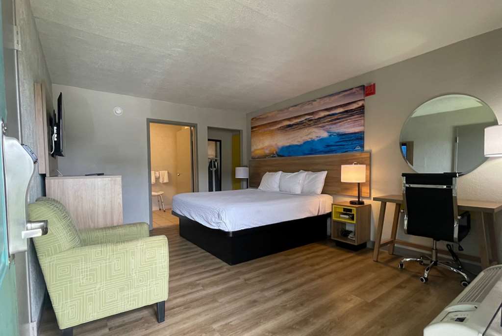 Days Inn by Wyndham Lake Park Valdosta - photo 17