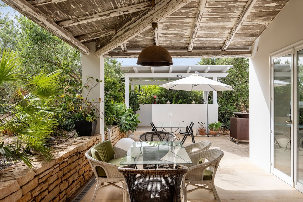 Villa Corallo Cala Bianca — 4-Star Luxury Hotel in Castellammare Del Golfo, Italy
