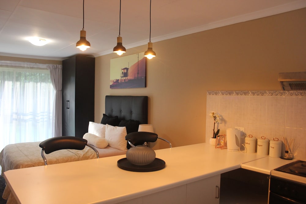 Chic & Serene 1 Bed Haven in Roodepoort in Roodepoort, South Africa