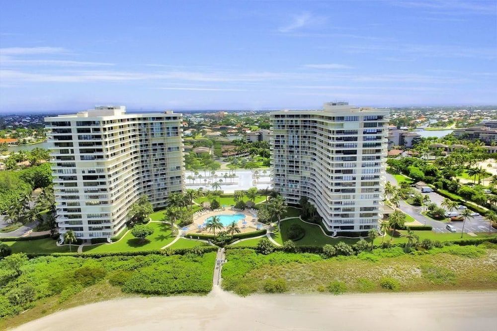 Sunny Getaway Community Amenities Walk to Beach — 4-Star Luxury Hotel in Marco Island, United States