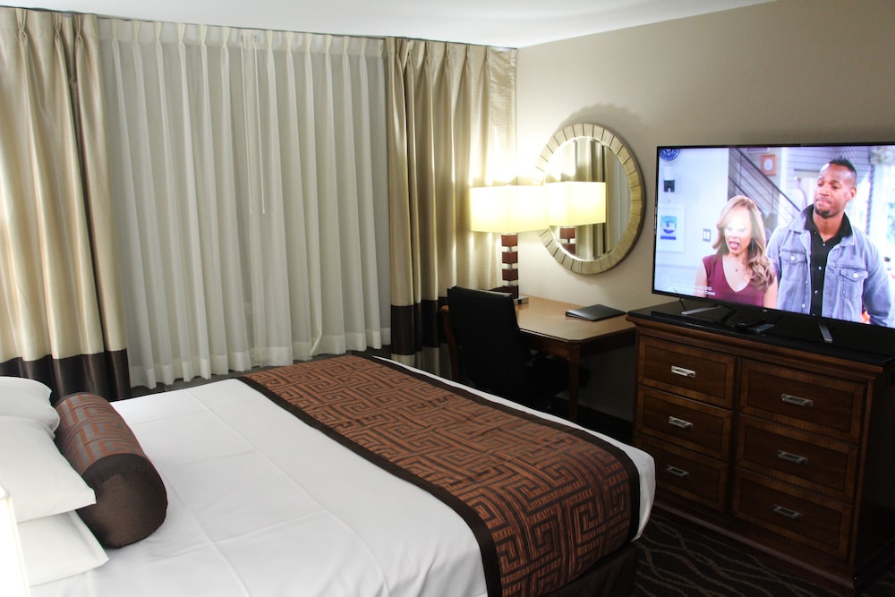 Westbridge Inn & Suites - photo 25