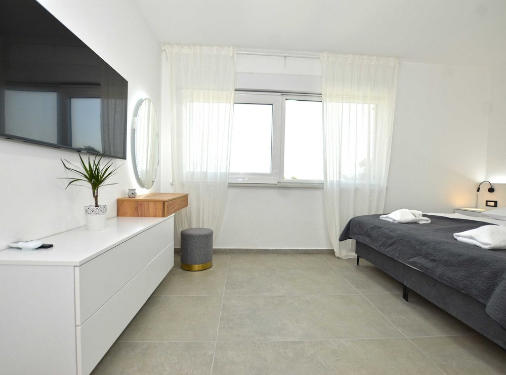 Villa 5H — 4-Star Luxury Hotel in Kanfanar, Croatia
