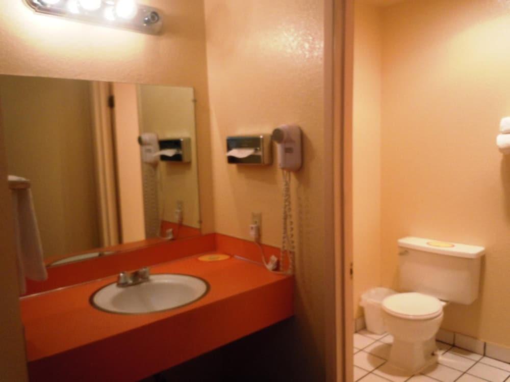 Red Lion Inn & Suites Yakima - photo 10