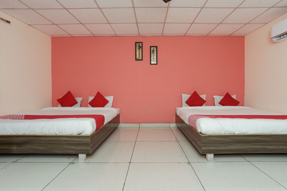 Oyo 30383 Hotel Milan Parinay — Indore