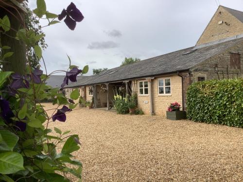 Hollyhock Cottage Clematis cottages Stamford — 4-Star Luxury Hotel in Stamford, United Kingdom