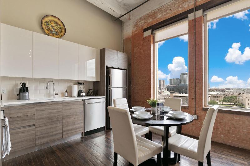 Luxury Downtown Dallas Stay by Amyfinehouse - photo 274