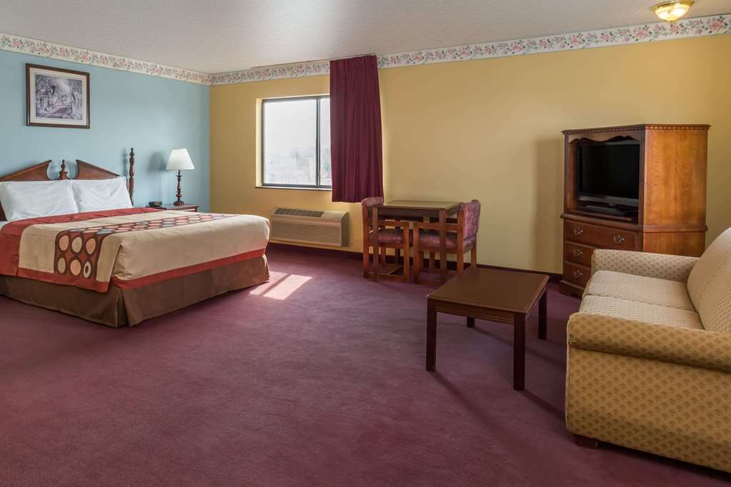 Super 8 by Wyndham Woodstock - photo 13