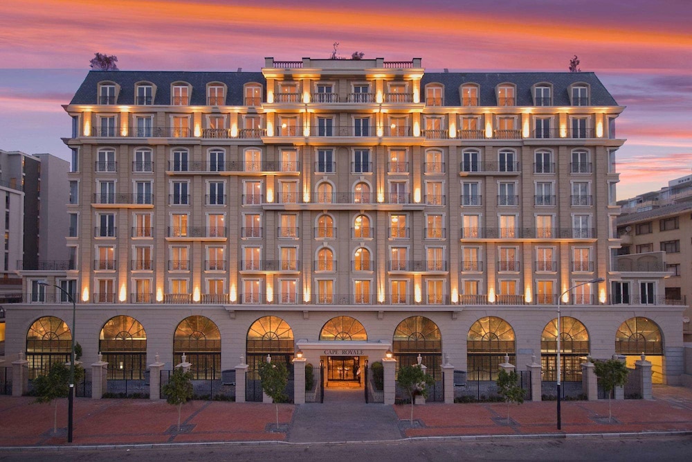 Cape Royale Luxury Suites — 4-Star Luxury Hotel in Cape Town, South Africa
