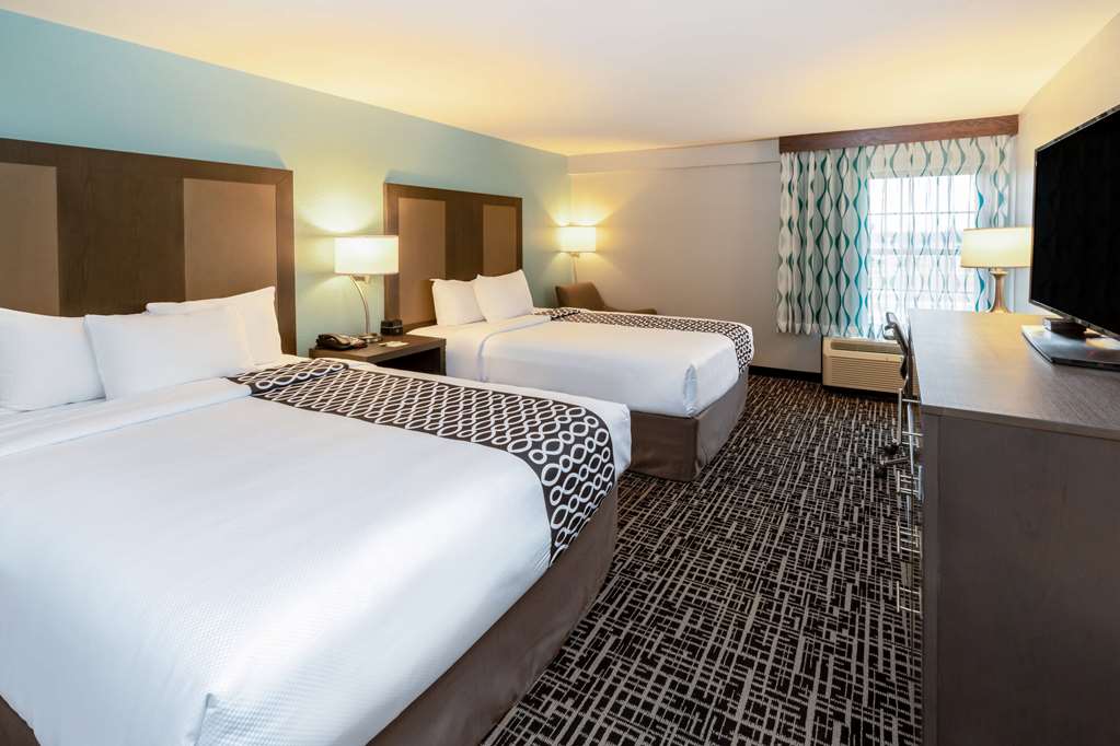 La Quinta Inn and Suites by Wyndham Jonesboro - photo 15