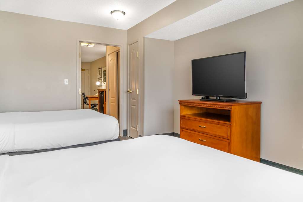 Country Inn & Suites by Radisson Rossford Toledo South - photo 35