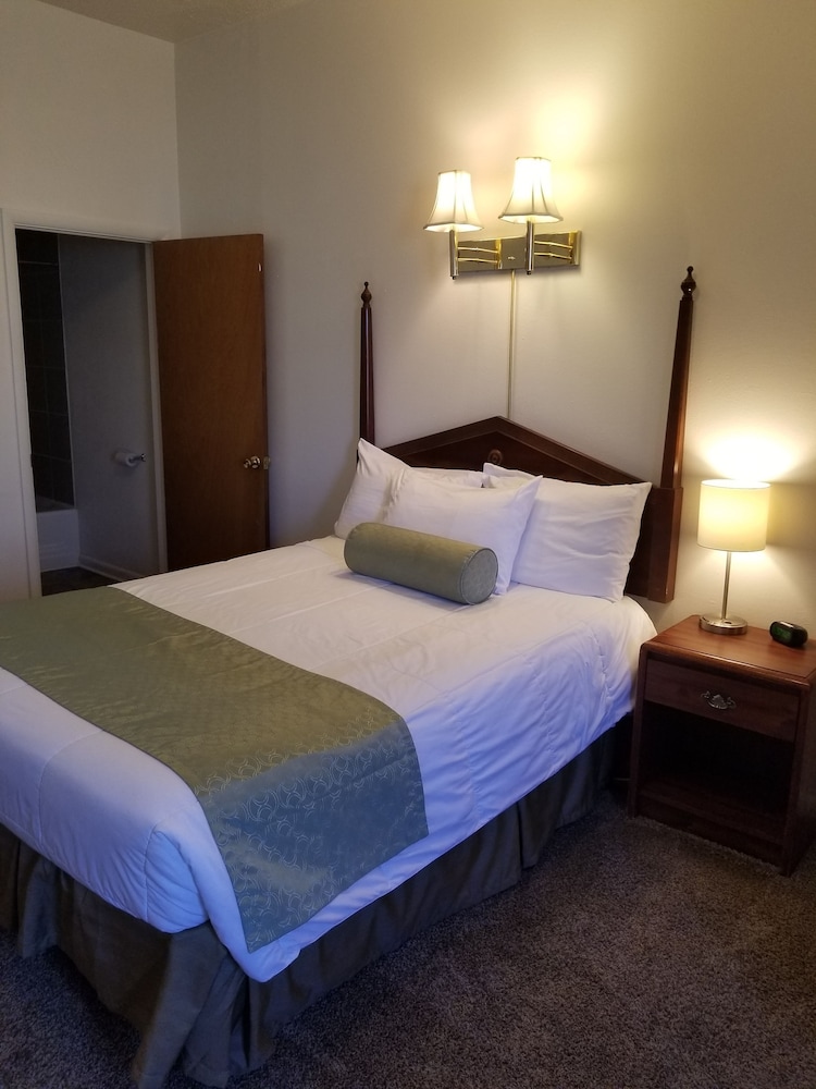 Cattlemen Motel - photo 9