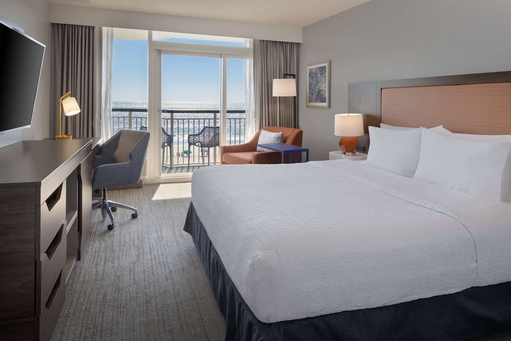 Hampton Inn & Suites Myrtle Beach Oceanfront - photo 16