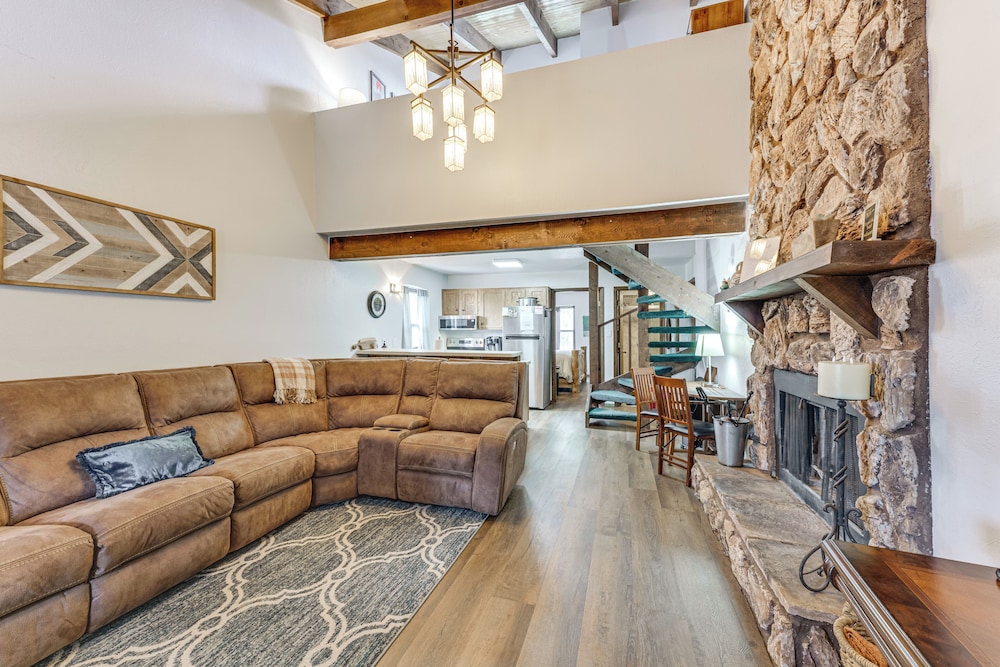 Pet friendly Angel Fire Condo: Walk to Ski Resort in Angel Fire, United States
