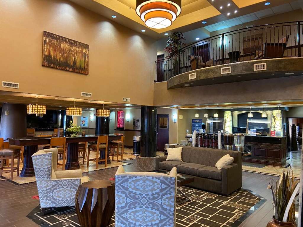 Best Western Plus KC Speedway Inn & Suites - photo 2