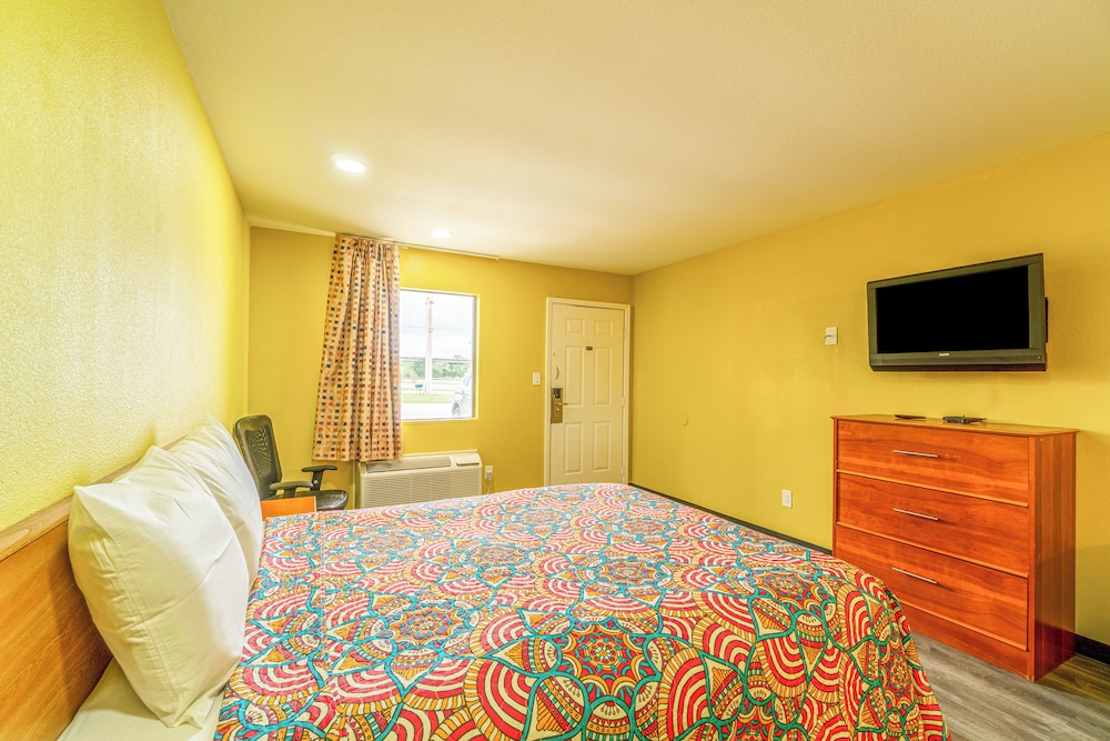 Regency Inn By OYO Rockdale TX - photo 14