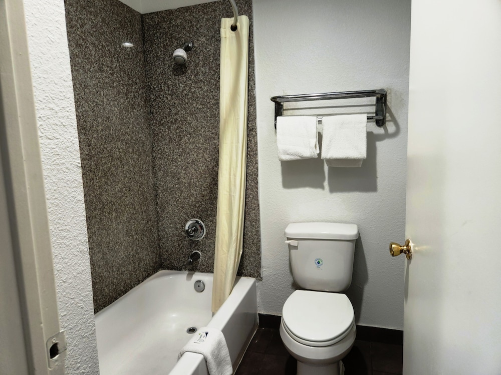 Express Inn Tomball - photo 24