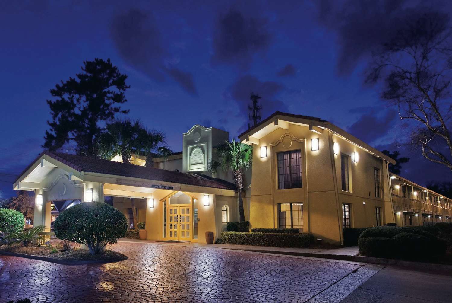 La Quinta Inn Savannah Midtown - photo 2
