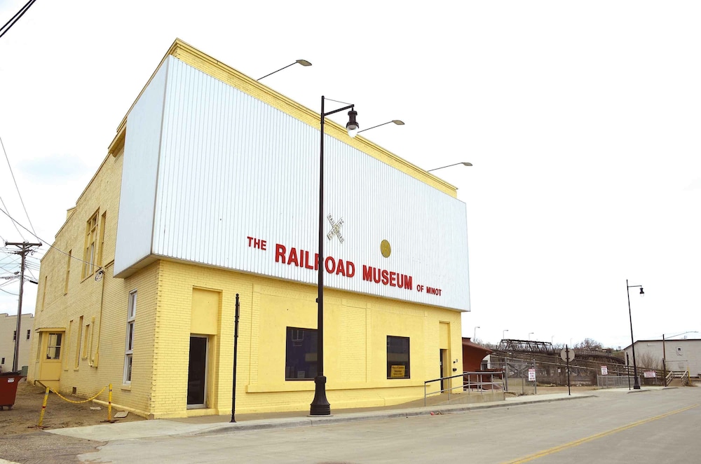 Super 8 by Wyndham Minot Airport - photo 29