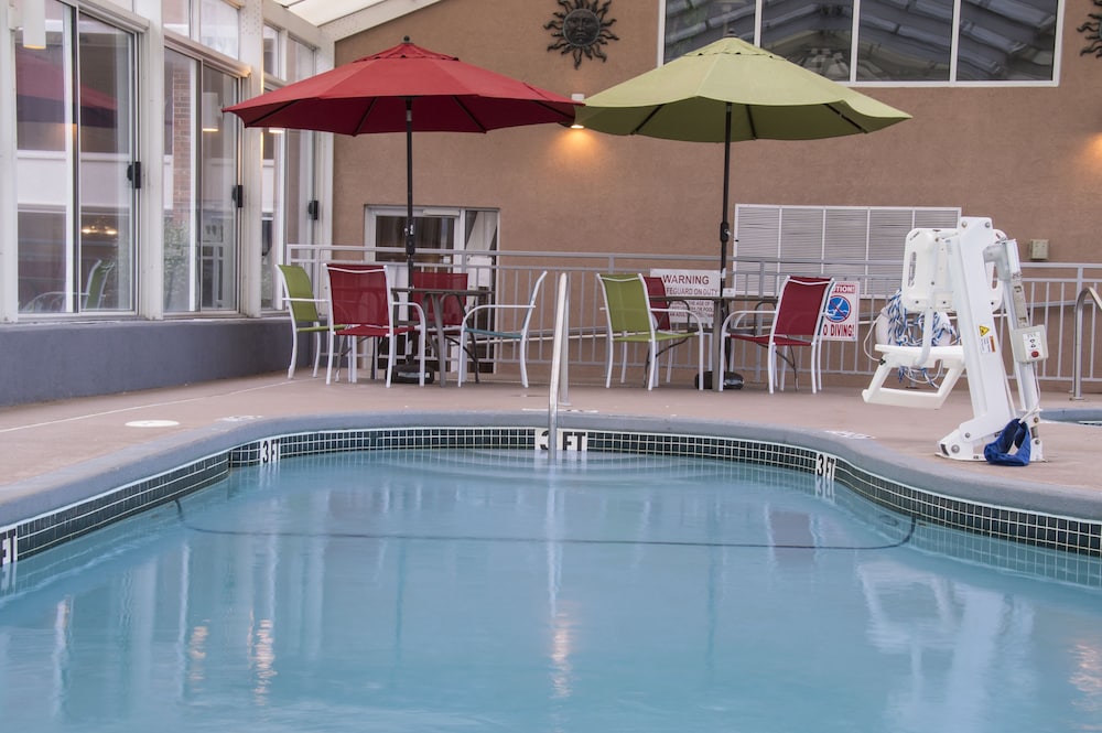 Lamplighter Inn & Suites North - photo 29