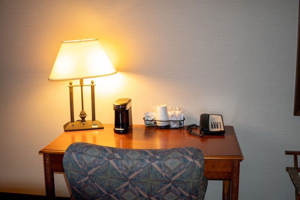 Hotel Topeka at City Center - photo 7