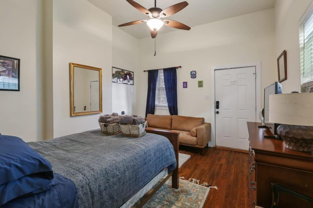 Cute Quiet Mid City Studio Central Location in New Orleans, United States