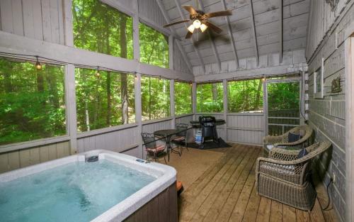 A Secret Romance in Pigeon Forge, United States