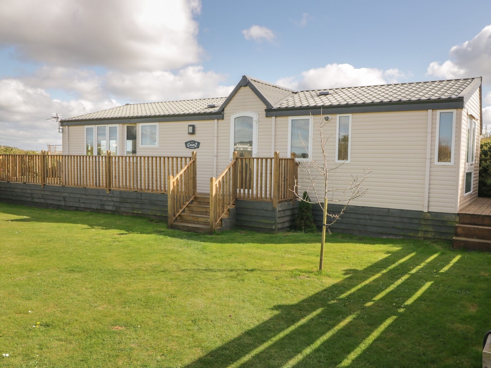 Coed Llai Lodge — 4-Star Luxury Hotel in Holyhead, United Kingdom