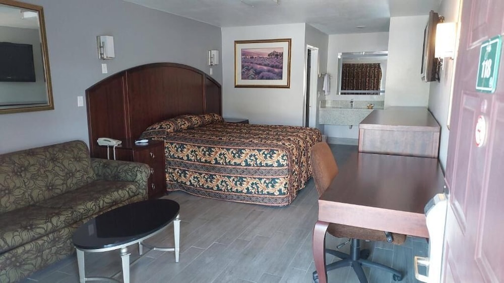 Regency Inn Norco - photo 8