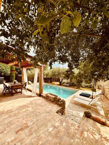 Mas De Caroline Uzes - carbon neutral hotel in Unknown City