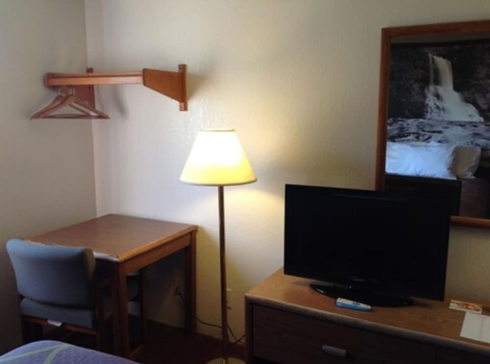 Super 8 by Wyndham Winchester VA - photo 15