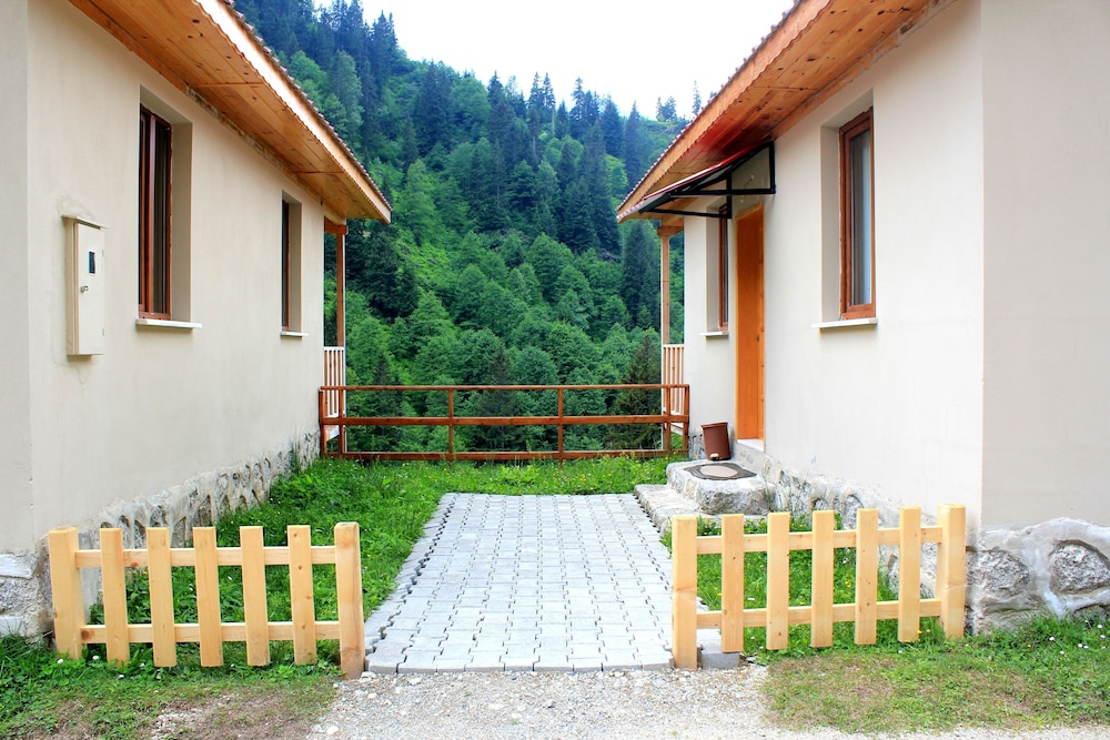 Ayder Cise Dag Evleri - carbon neutral hotel in Camlihemsin