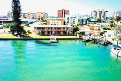 Beautiful Madeira Beach 1 Bed Condo With Boat Dock — 4-Star Luxury Hotel in Saint Pete Beach, United States