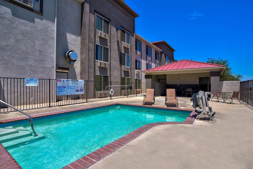 Motel 6 Hesperia CA West Main Street I 15 - photo 18