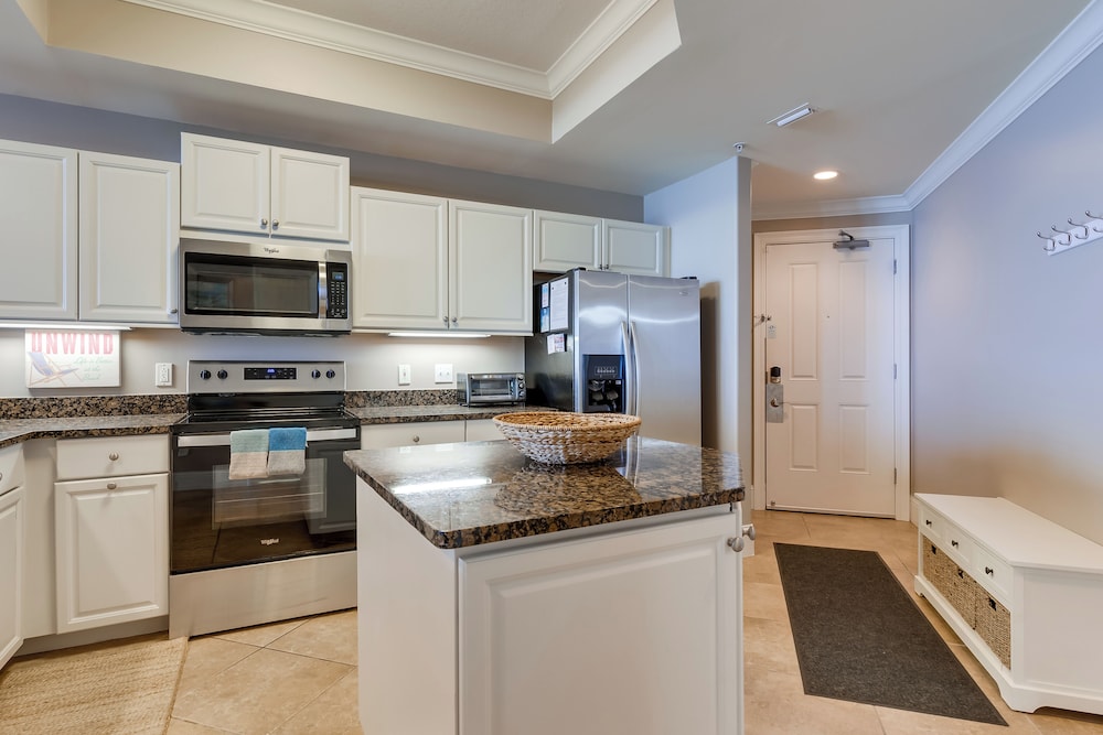 Dauphin Island Condo in Holiday Isle with Balcony — 4-Star Luxury Hotel in Dauphin Island, United States