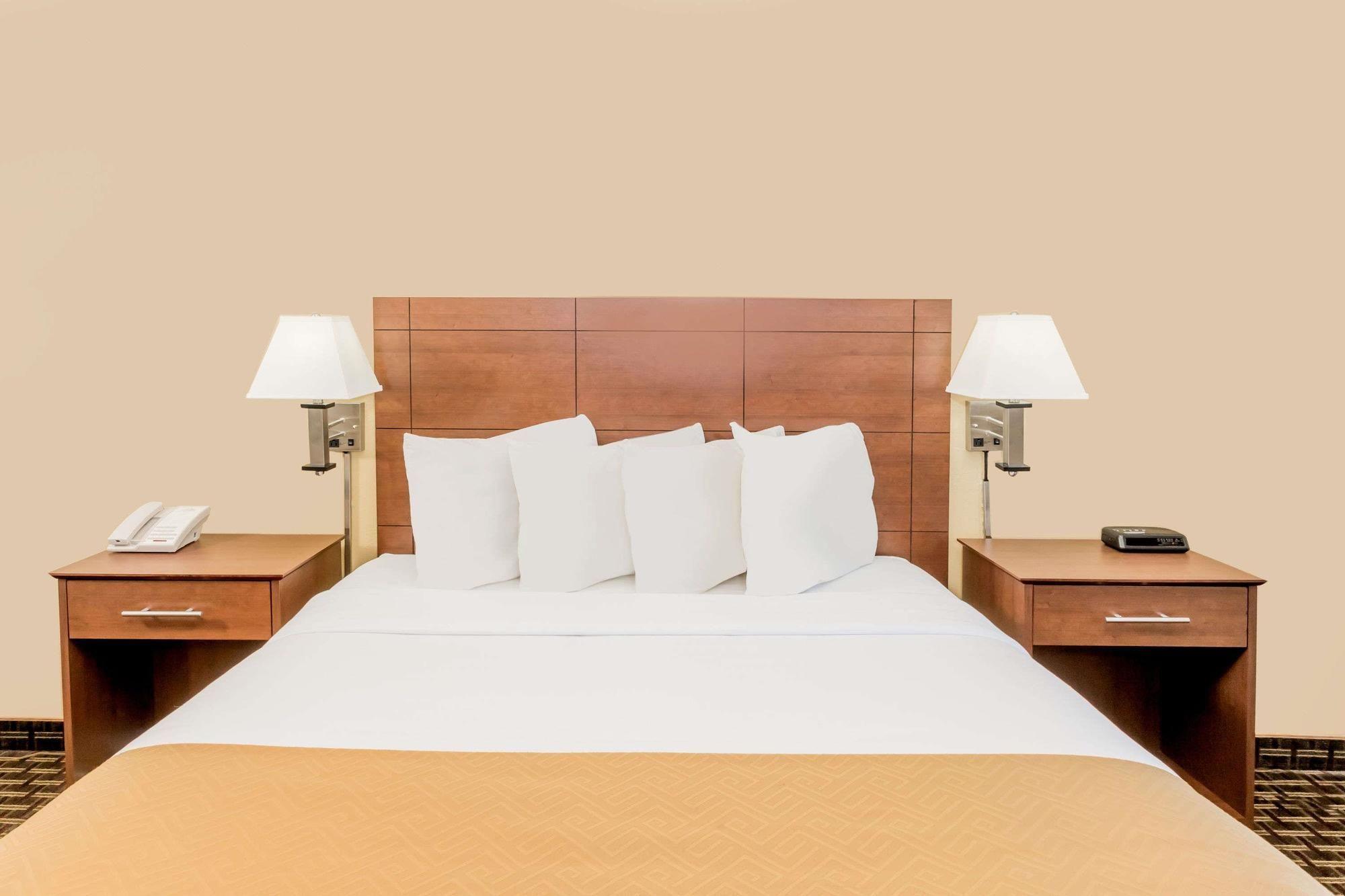 Days Inn by Wyndham Des Moines Merle Hay - photo 10