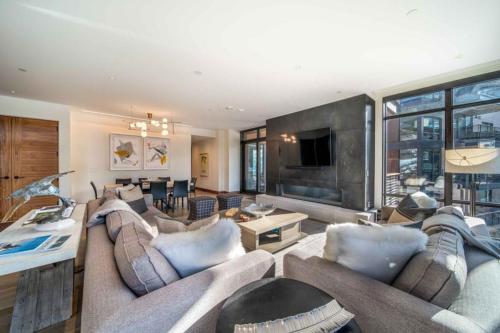 One Snowmass West 603 by Snowmass Mountain Lodging — 4-Star Luxury Hotel in Snowmass Village, United States