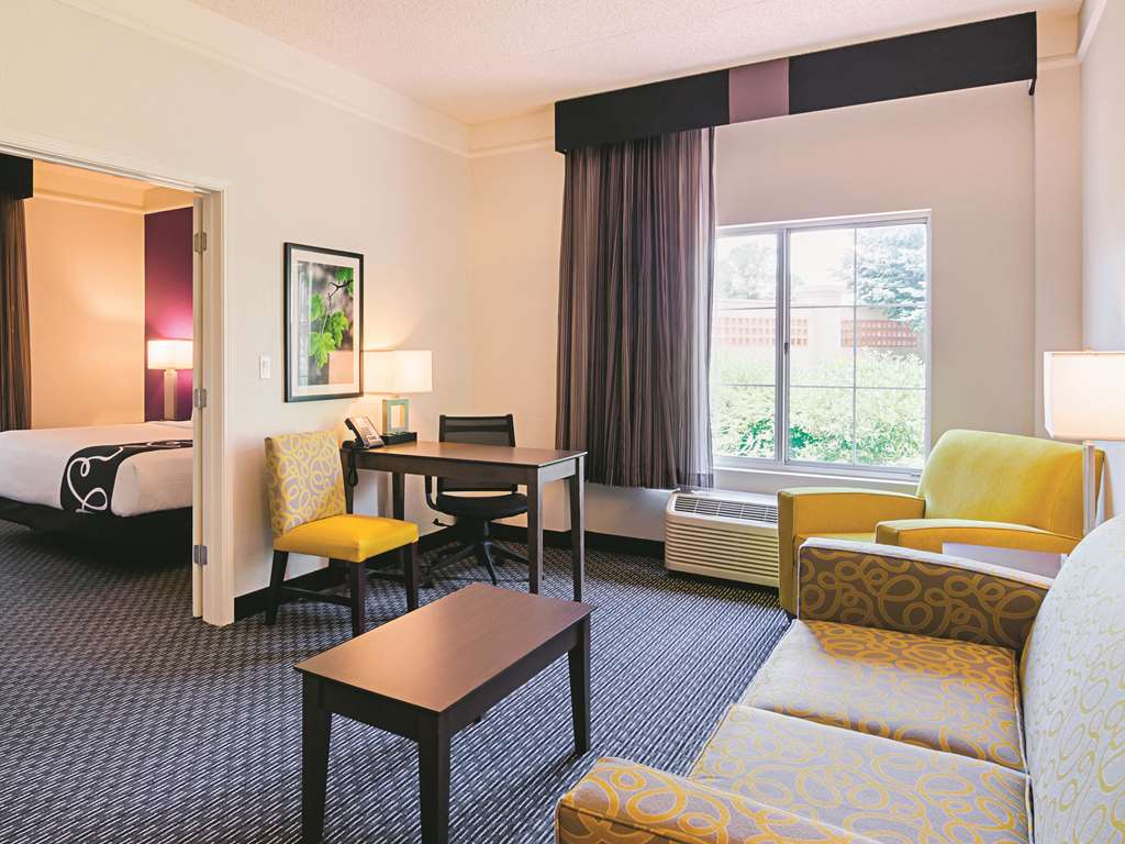 La Quinta Inn & Suites by Wyndham Denver Airport DIA - photo 41